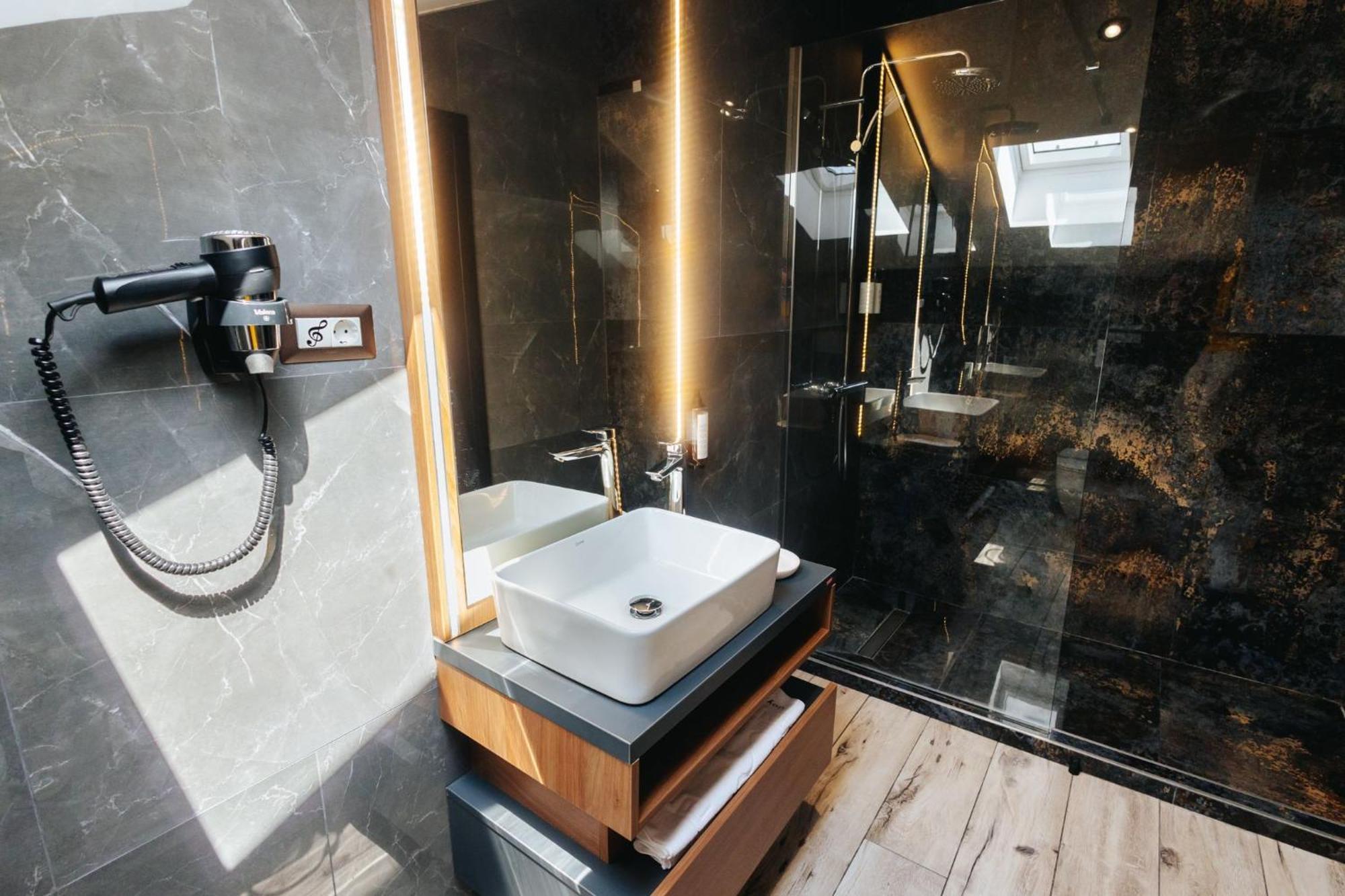 Hotel Goya Boutique Târgu Jiu Zewnętrze zdjęcie