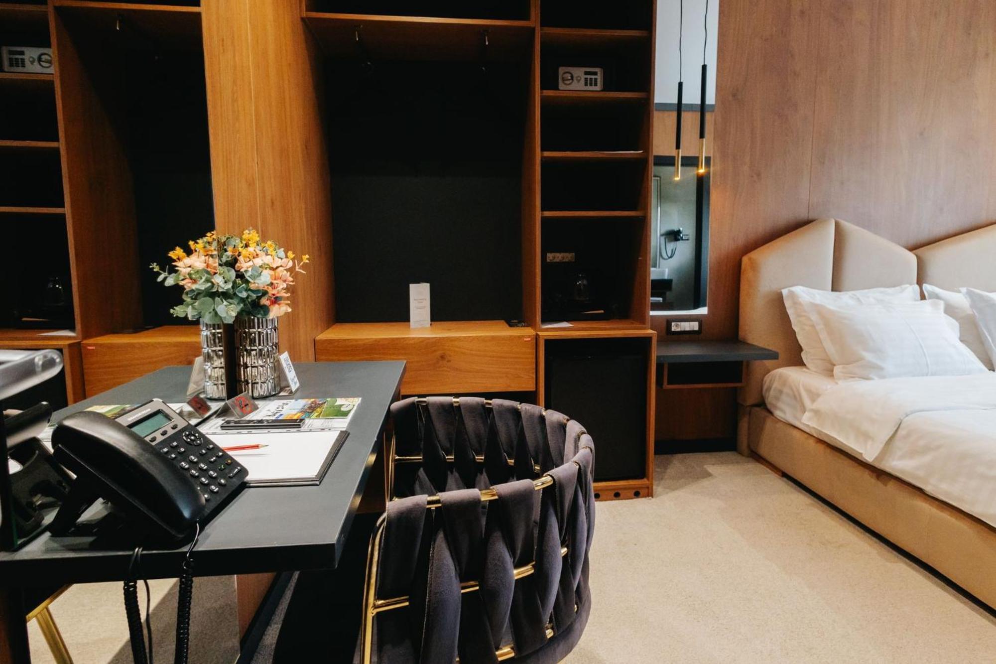 Hotel Goya Boutique Târgu Jiu Zewnętrze zdjęcie