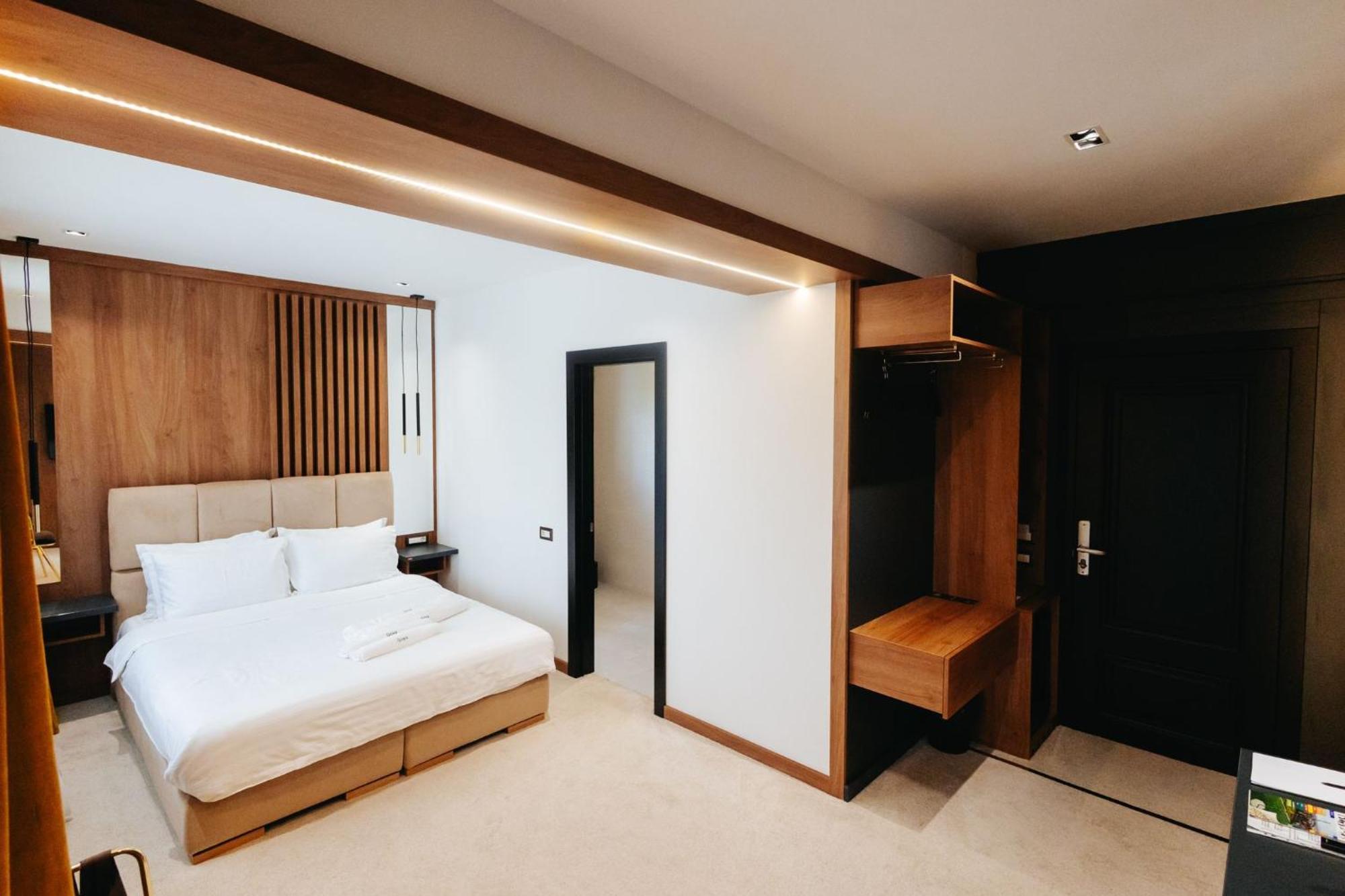 Hotel Goya Boutique Târgu Jiu Zewnętrze zdjęcie