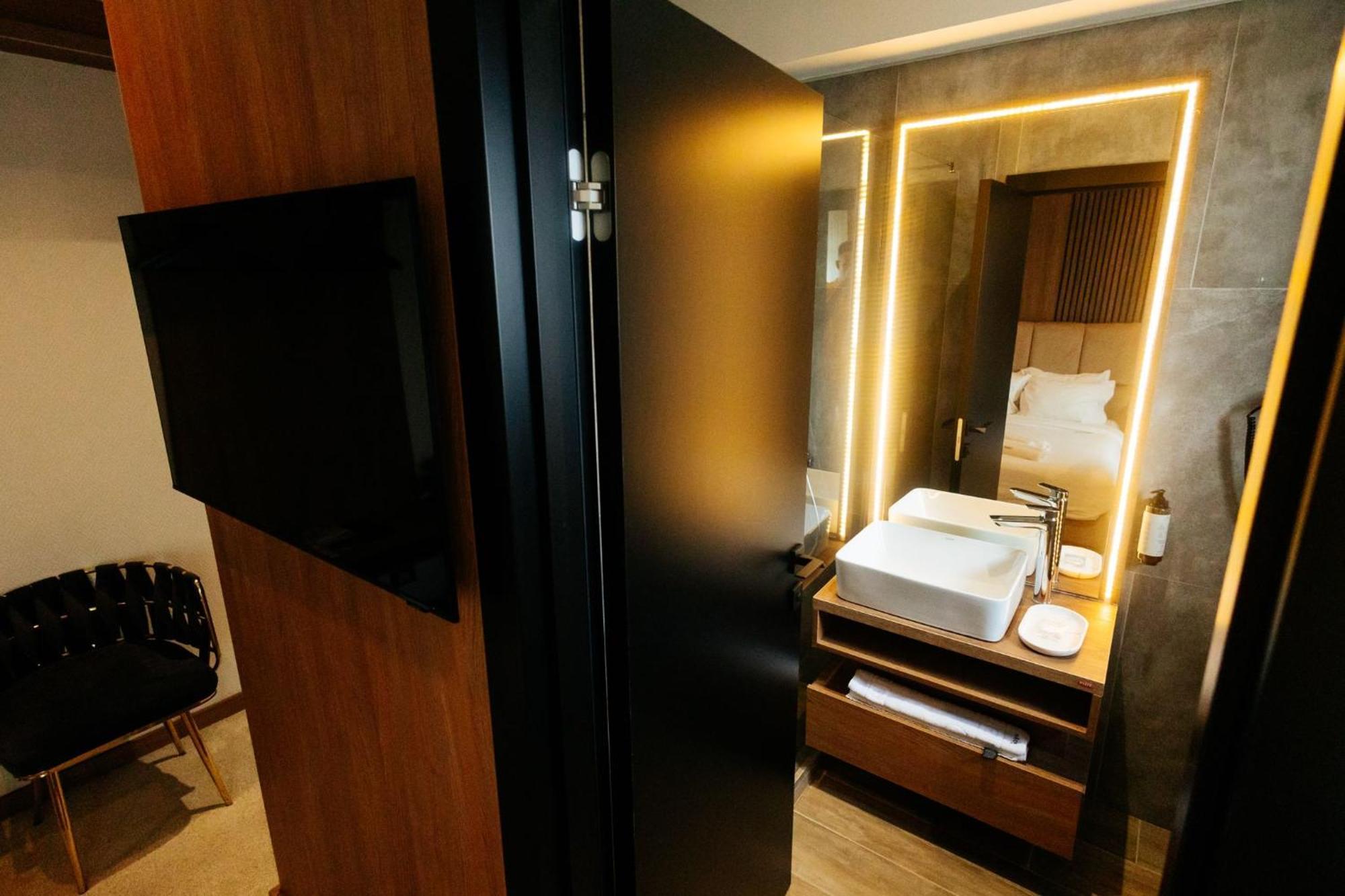 Hotel Goya Boutique Târgu Jiu Zewnętrze zdjęcie