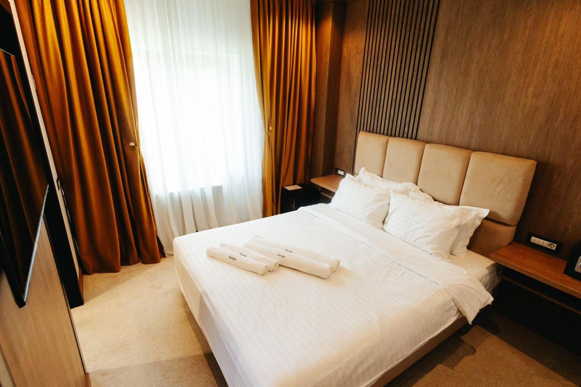 Hotel Goya Boutique Târgu Jiu Zewnętrze zdjęcie