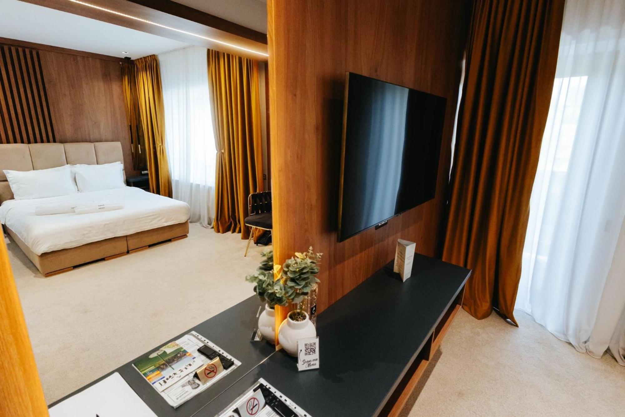 Hotel Goya Boutique Târgu Jiu Zewnętrze zdjęcie