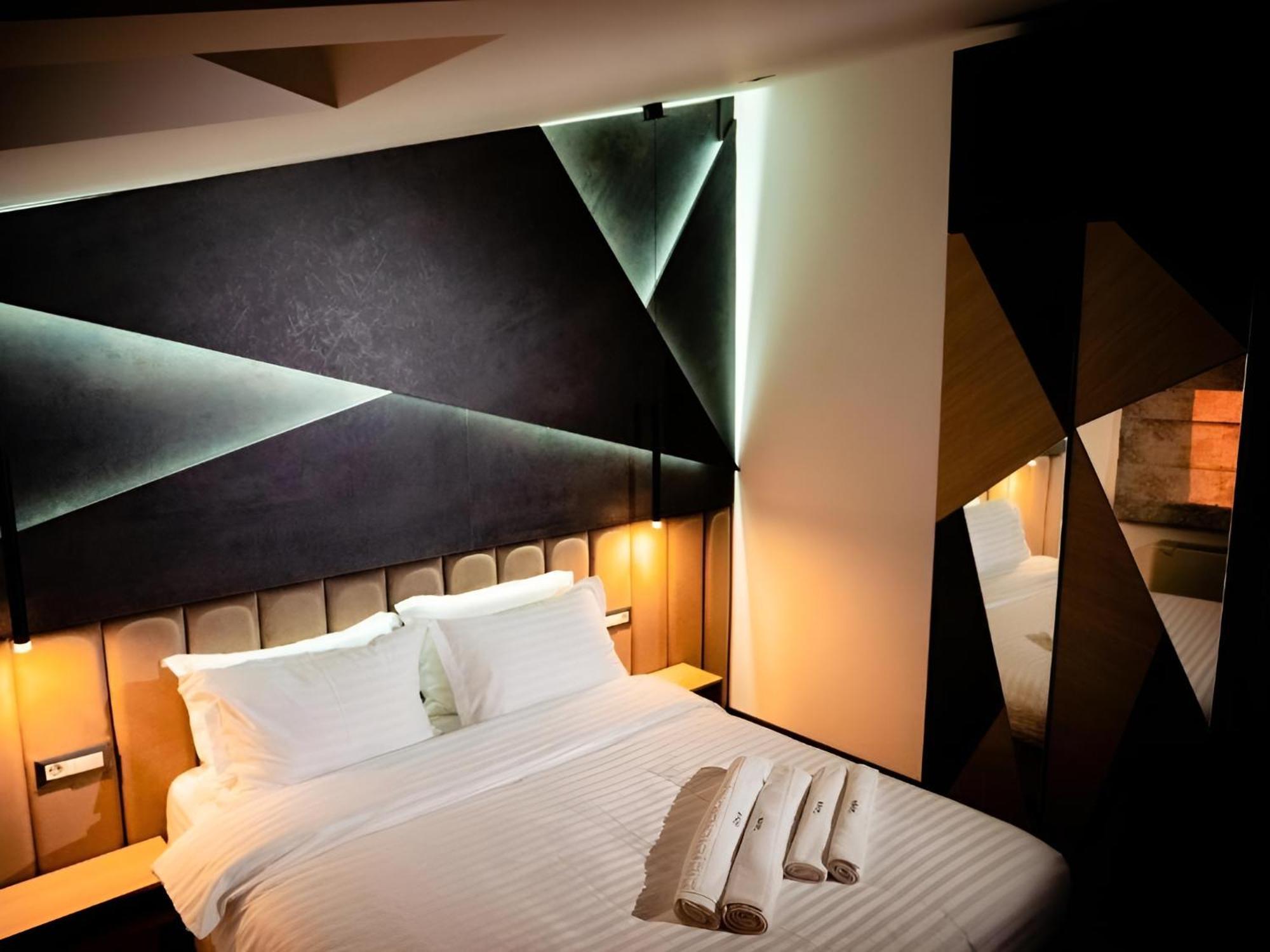 Hotel Goya Boutique Târgu Jiu Zewnętrze zdjęcie