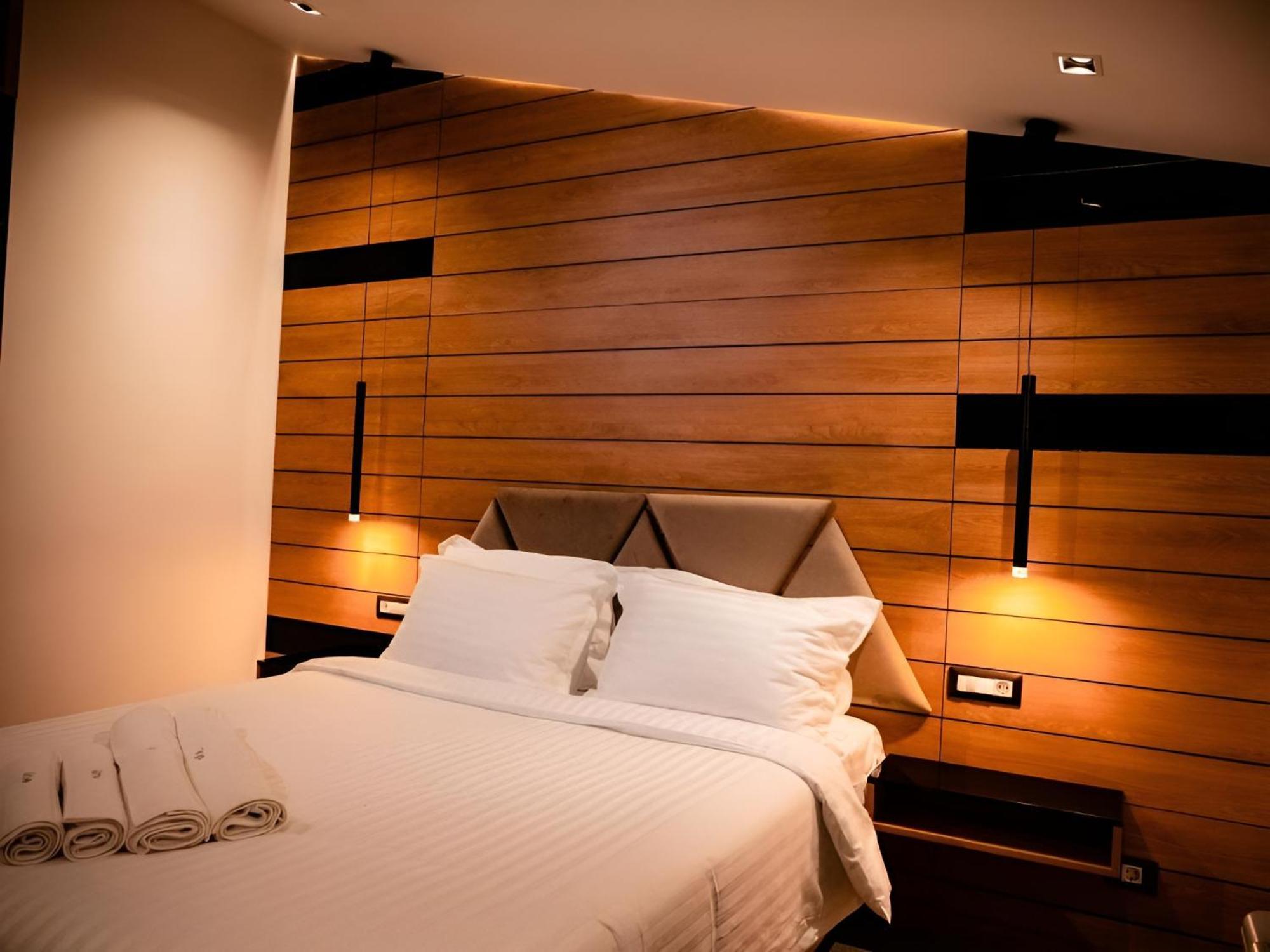 Hotel Goya Boutique Târgu Jiu Zewnętrze zdjęcie